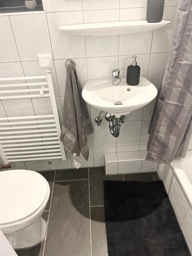 Gemuetliches Zentrales Apartment 2 Min Bis Du Hbf Duisburg Bagian luar foto